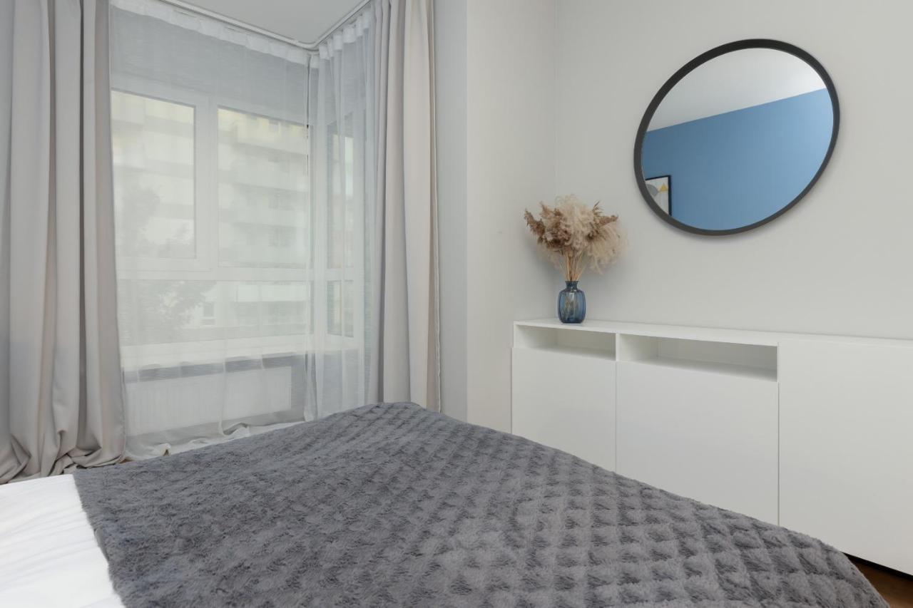 Modern Apartment With Balcony Mokotow Business Centre By Noclegi Renters Warsaw Exterior photo
